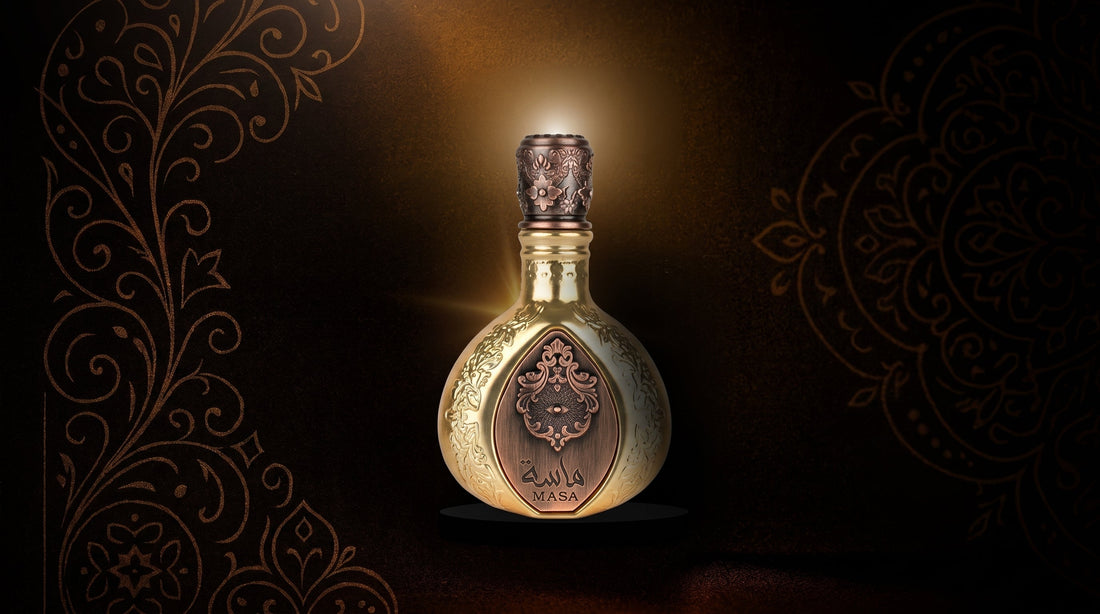 Perfume árabe em composição dourada sobre fundo escuro