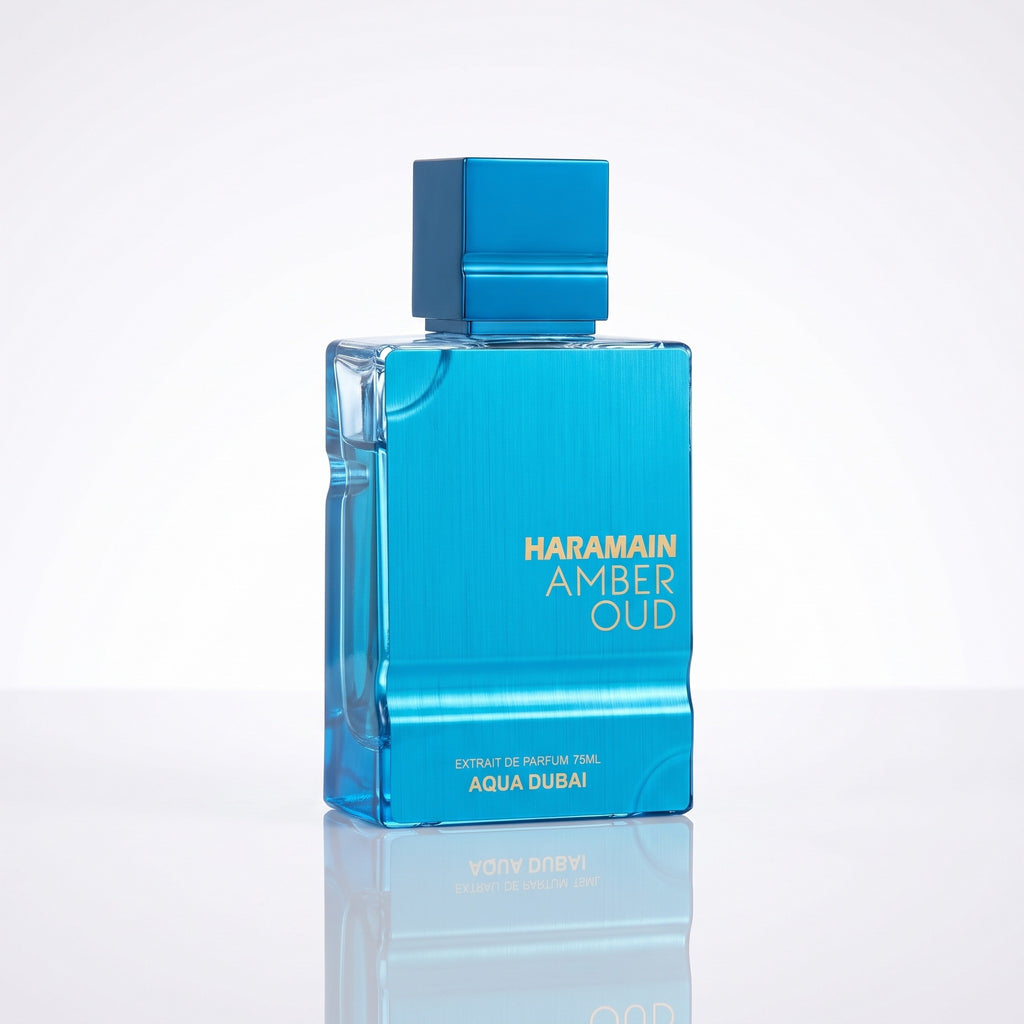 Frasco Al Haramain Amber Oud Aqua Dubai Extrait de Parfum em perspectiva sobre fundo branco