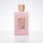 Perfume árabe feminino Asdaaf Ameerat Al Arab Prive Rose EDP 100ml em fundo branco