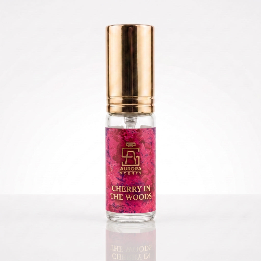 Decant físico de Cherry in the Woods Aurora Scents, rótulo rosa e tampa dourada