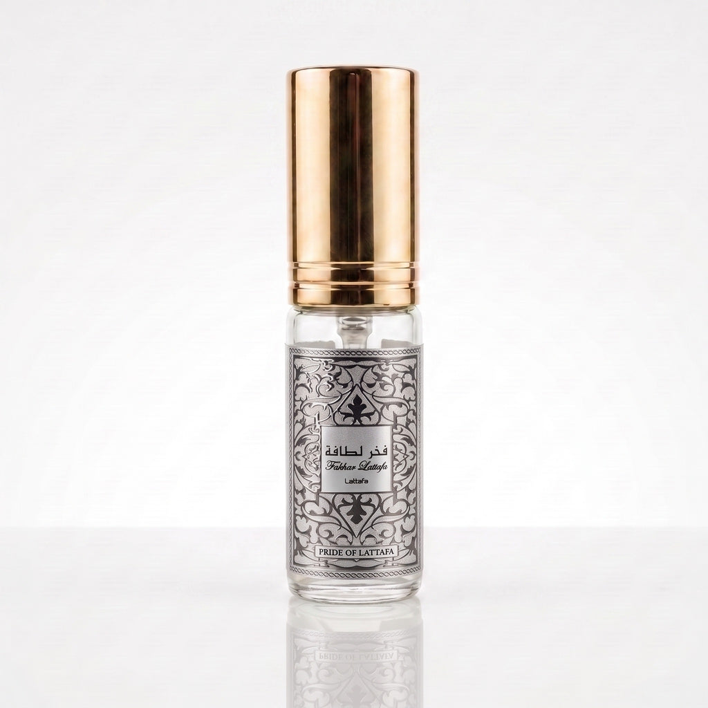 Decant físico do perfume Fakhar Platin Lattafa em frasco transparente com spray e tampa dourada
