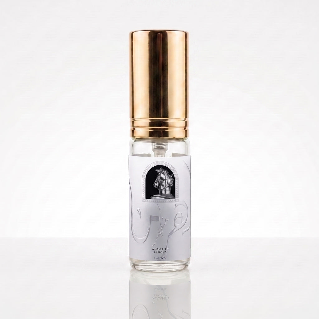 Decant de Lattafa Maahir Legacy EDP masculino em frasco transparente com tampa dourada