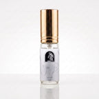 Decant de Lattafa Maahir Legacy EDP masculino em frasco transparente com tampa dourada