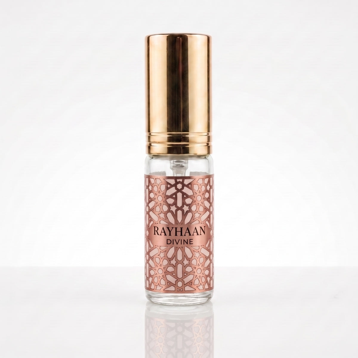 Decant do perfume Rayhaan Divine EDP feminino em fundo branco