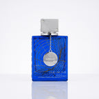 Perfume árabe Armaf Club de Nuit Blue Iconic EDP masculino 105ml em fundo branco