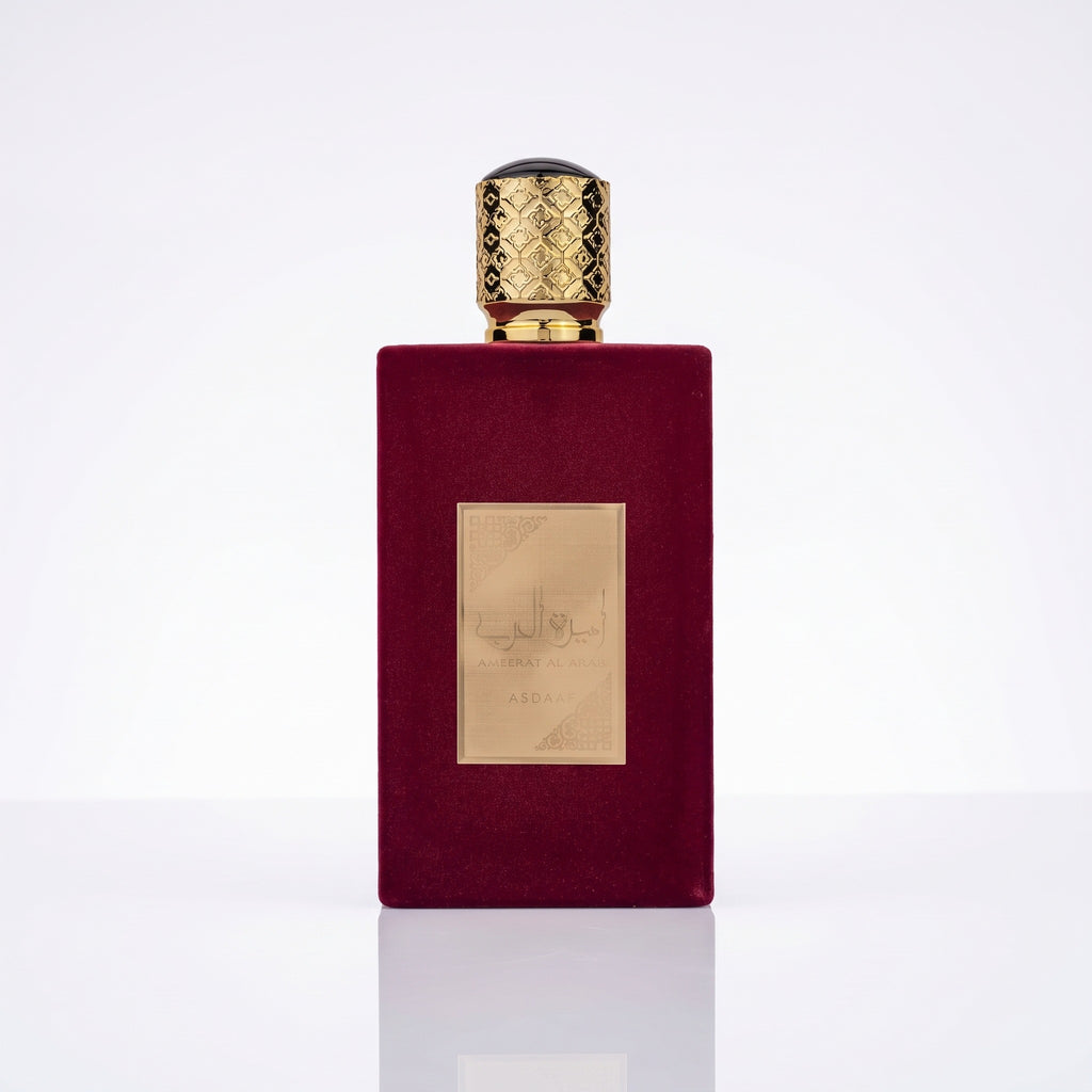 Perfume árabe feminino Asdaaf Ameerat Al Arab EDP 100ml em fundo branco