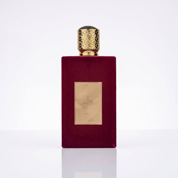 Perfume árabe feminino Asdaaf Ameerat Al Arab EDP 100ml em fundo branco