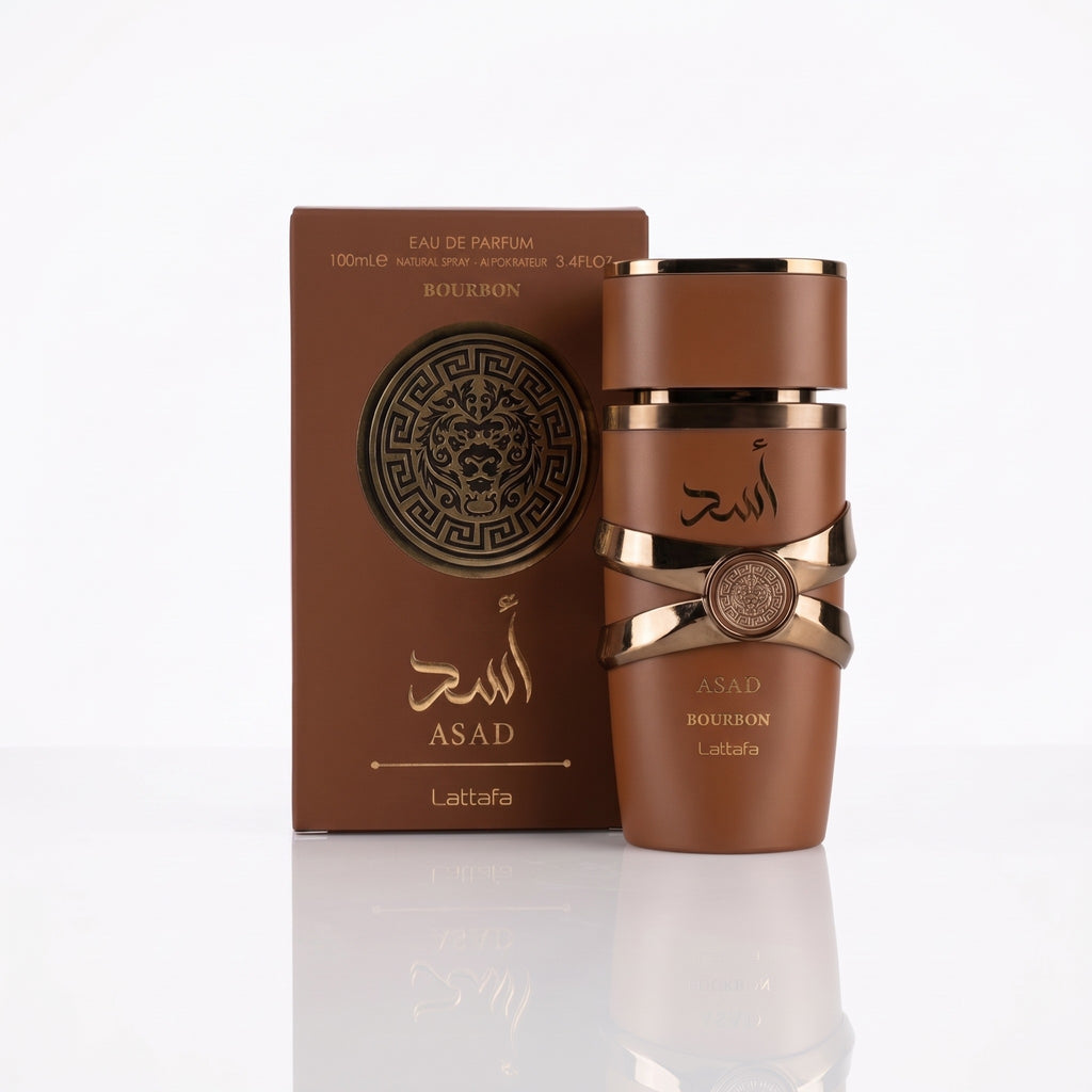 Frasco e caixa do perfume Lattafa Asad Bourbon EDP masculino 100ml em fundo branco.