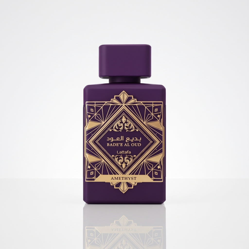 Perfume Lattafa Badee Al Oud Amethyst EDP masculino 100ml em fundo branco