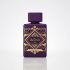 Perfume Lattafa Badee Al Oud Amethyst EDP masculino 100ml em fundo branco
