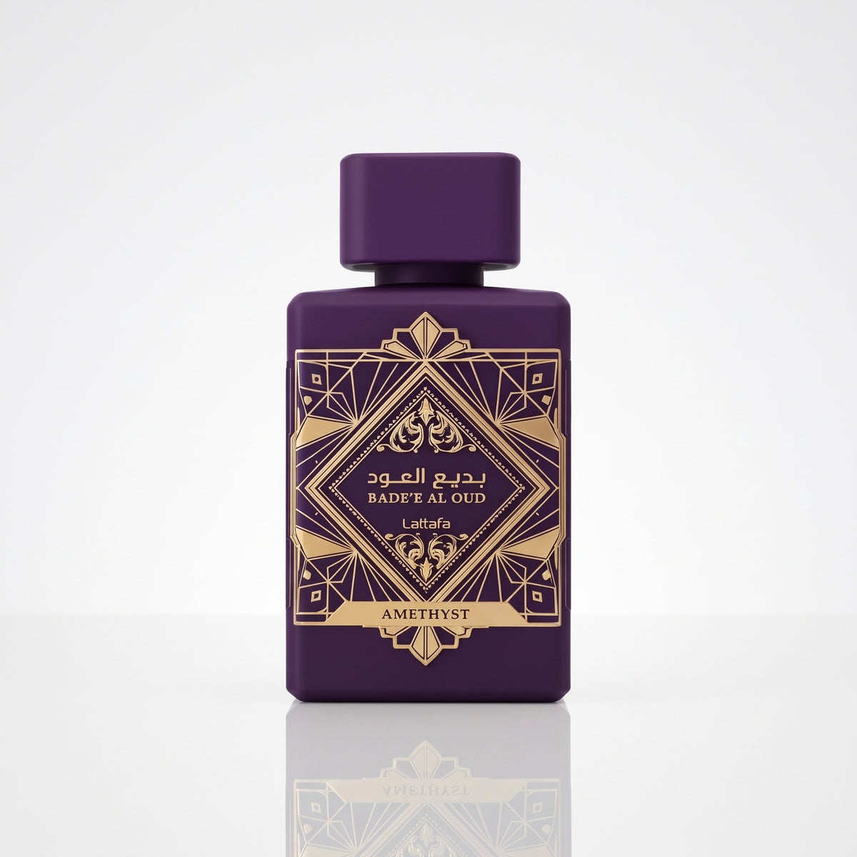 Perfume Lattafa Badee Al Oud Amethyst EDP masculino 100ml em fundo branco