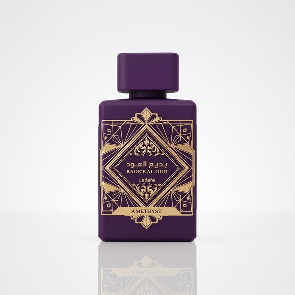 Perfume Lattafa Badee Al Oud Amethyst EDP masculino 100ml em fundo branco