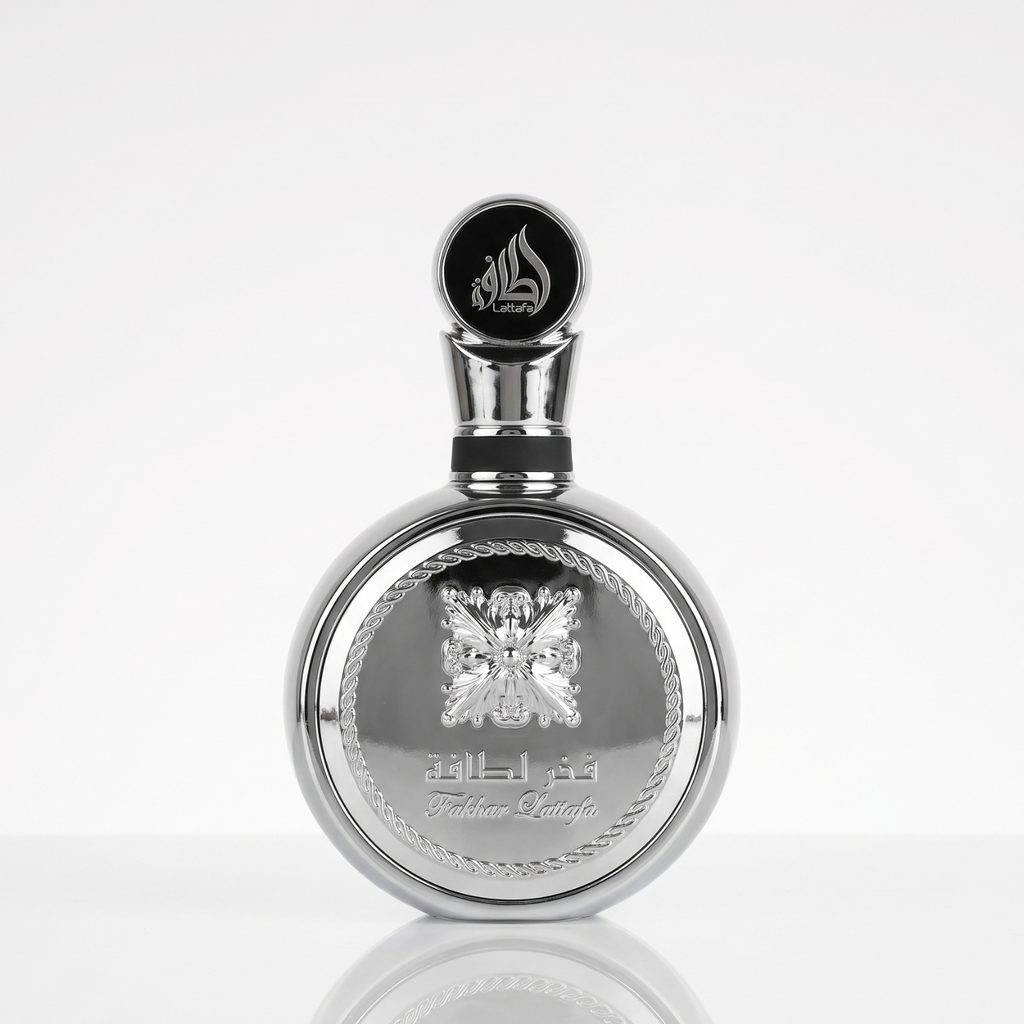 Frasco do perfume árabe Lattafa Fakhar Platin EDP 100ml em fundo branco