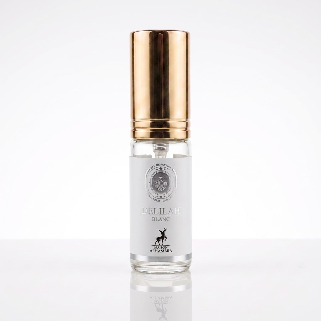 Decant do perfume Maison Alhambra Delilah Blanc EDP feminino em fundo branco